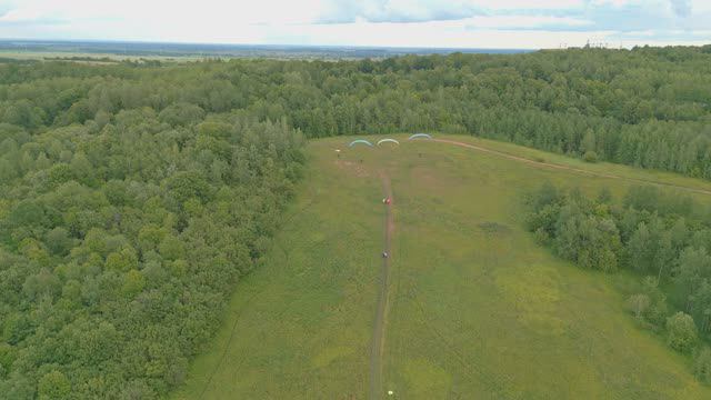 Красивый спот для полетов на параплане рядом с Санкт-Петербургом. смотреть онлайн