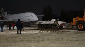 Установка Як-42Д перед аэровокзалом