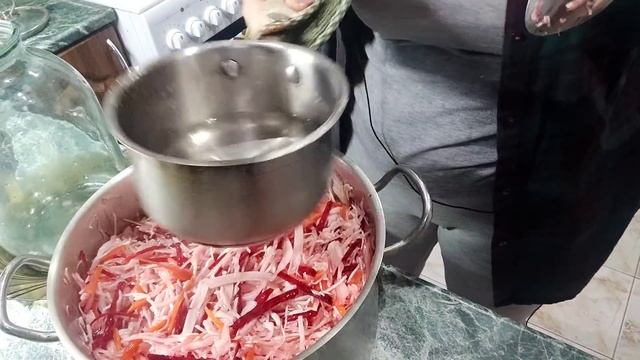 "Капуста,хорошая закуска, но дома надо иметь и мясные закуски".Кремлевская или Московская хряпа.