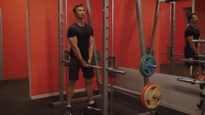 203 приседания в тренажере смита в положении смита грифа между ног