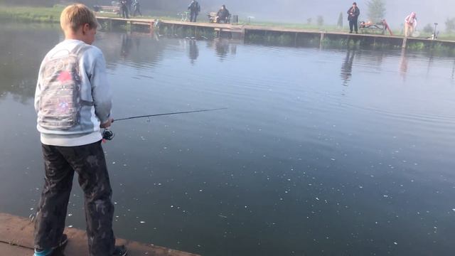 Ловля форели, форелевая рыбалка,форель на спиннинг РК «Фишка» Петряиха смотреть онлайн