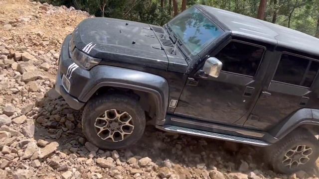 Very Cool Female Driver Driving Tank 400 Hi4-T hybrid 2.0L Turbo vs Tank 300 2.0L Turbo vs BJ40 2.3 смотреть онлайн