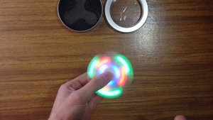 Bluetooth LED Спиннер с подсветкой и колонкой из магазина Banggood