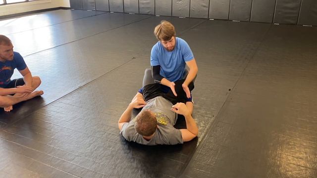 A Simple Way To Break Closed Guard & Pass in BJJ смотреть онлайн
