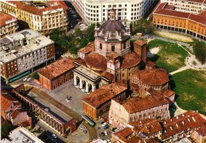 Флоренция Базилика Сан Лоренцо фамильная церковь Медичи, авторы Брунеллески, Донателло, Микеланджело