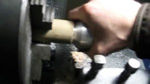 Нарезаем резьбу в дереве.