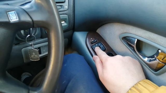 Не работает регулировка зеркал - решение простое! Mitsubishi Diamante смотреть онлайн