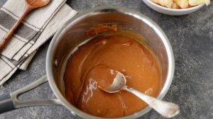 Колбаска из ирисок и кукурузных палочек