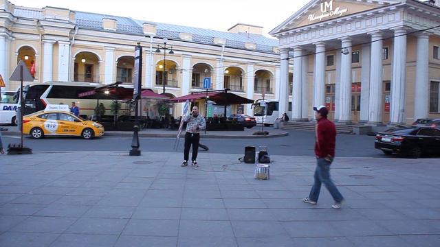 Уличный фристайлер Рома Раев