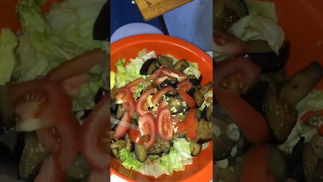 горячий салат ? из баклажанов