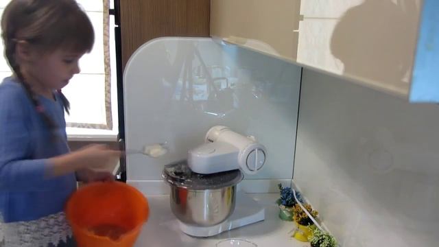 Готовим КЕКСЫ Детские рецепты Детская Кулинарная Мастерская с Леночкой - смотреть видео онлайн от «Дизайн и Графика» в хорошем качестве, опубликованное 3 июля 2023 года в 17:32:34.