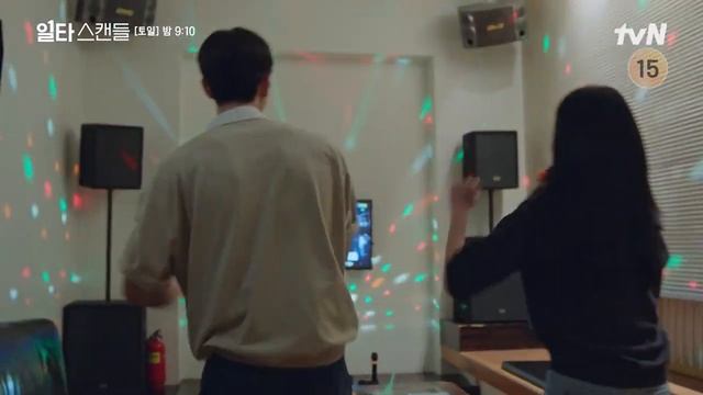 Crash Course in Romance ep.6 -Hang out  at a karaoke room.