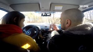 Учим девушку на BMW ездить на «механике»