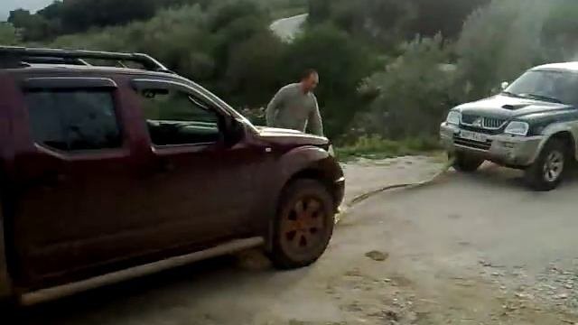 NISSAN NAVARA VS MITSUBISHI L200