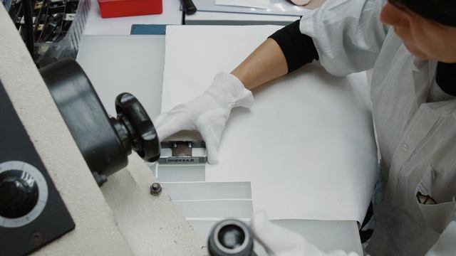 Космонавты на Заводе. Изготовление ремня. смотреть онлайн