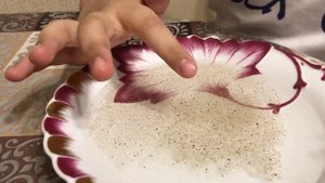 Опыт с водой, перцем и мылом! Классный способ научить детей мыть руки.