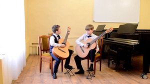 Дуэт гитаристов: Васёнин Матвей (13 лет)и Ларюшин Кирилл (10 лет)