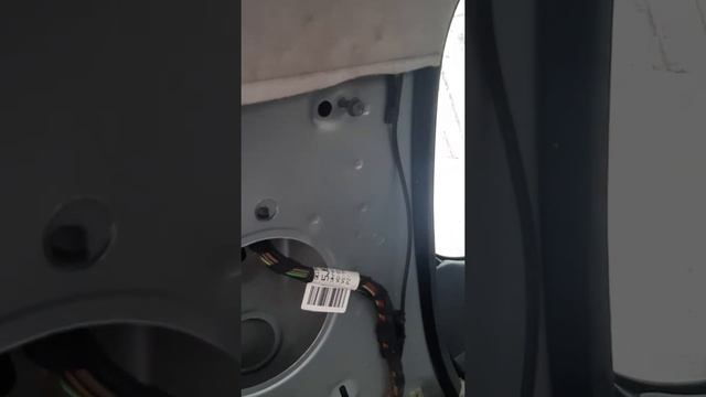 Разбор обшивки багажника шкода фабия 2 хэтч и устранение тени воды смотреть онлайн