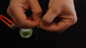 Как привязать мормышку. Простой и надежный узел.