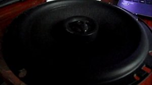 Посторонние звуки в динамике остались