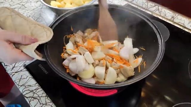 Как быстро и вкусно приготовить тушеный картофель со свининой в казане. Секреты простых блюд. смотреть онлайн