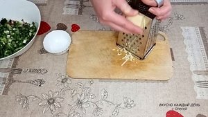 САЛАТ С КОПЧЕНОЙ КОЛБАСОЙ, ОГУРЦОМ И СЫРОМ на скорую руку! Быстро и очень вкусно/Salad with sausage