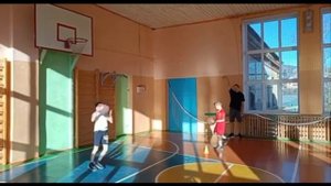 Обучение элементам баскетбола.Бросок мяча в кольцо после двух шагов