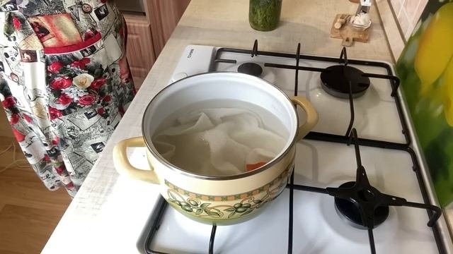 Нашла чистотел под черемухой. Целебное масло с чистотелом двумя способами.