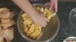 Картошка с курицей и грибами в духовке по быстрому