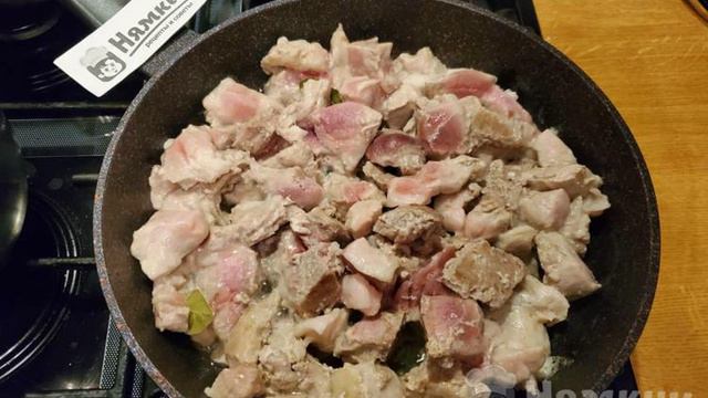 Жареная свинина с солёным папоротником