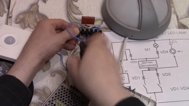 Как подключить двухпроводный датчик движения , светодиодный светильник , ленту , вентилятор . смотреть онлайн