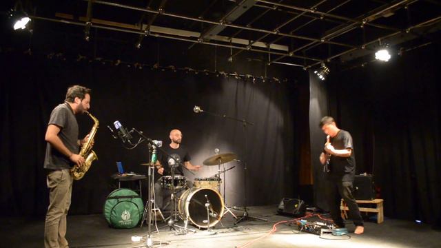 Alessandro Rossi HEARTBEAT - Jammin' on "Don't Trip" by Shigeto смотреть онлайн