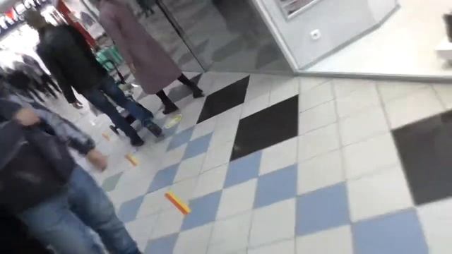 МТВ-Центр. 1 часть. Дикие продавцы и неграмотные охранники. смотреть онлайн