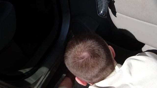 Замена внутренней (салонной) ручки открывания двери на РЕНО СЦЕНИК2. Как снять обшивку? смотреть онлайн