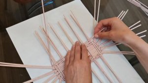 Овальное донышко ситцевым плетением из Газетных трубочек. Корзина для хлеба из бумажных трубочек.