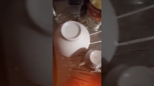 рыба ожила после разморозки.