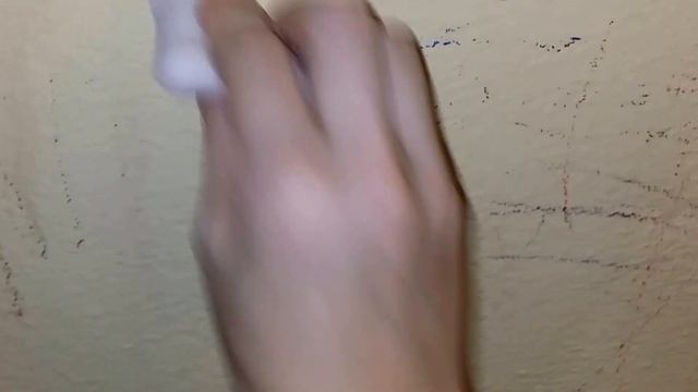 Как Лилиана моет рисунки со стены с помощью magic eraser! смотреть онлайн