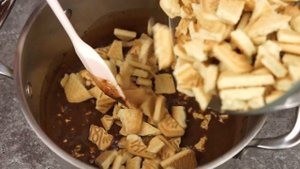 Шоколадная колбаса из печенья.mp4