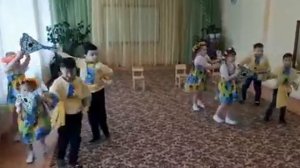 веселый танец с балалайками в детском саду