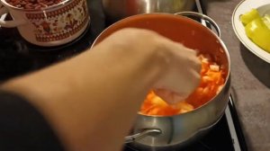 Вкусный салат на зиму из фасоли и овощей