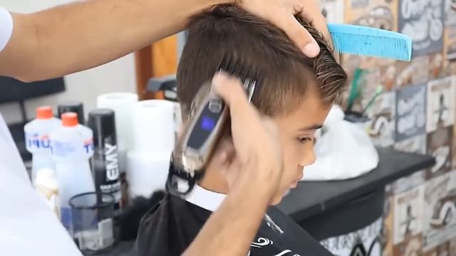 Машинка для стрижки волос профессиональная Kemei смотреть онлайн