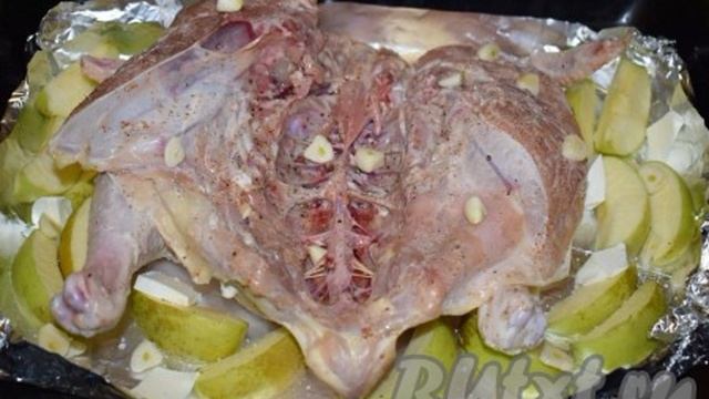 Курица целиком в майонезе в духовке