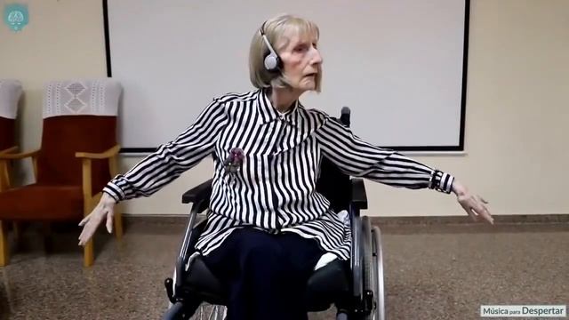 Под музыку из балета «Лебединое озеро» балерина с болезнью Альцгеймера вспомнила танец смотреть онлайн