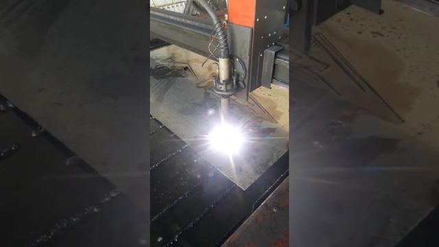 Plasma cutting. Wypalanie napisów plazmą смотреть онлайн