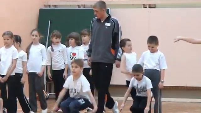 Физическая культура, 2 класс - Акробатические упражнения.Перекат вперед.Учитель Селявко Р.В. 2012 г смотреть онлайн