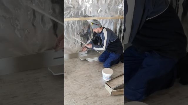 Как сделать бортик для защиты от воды и влаги. #shorts смотреть онлайн