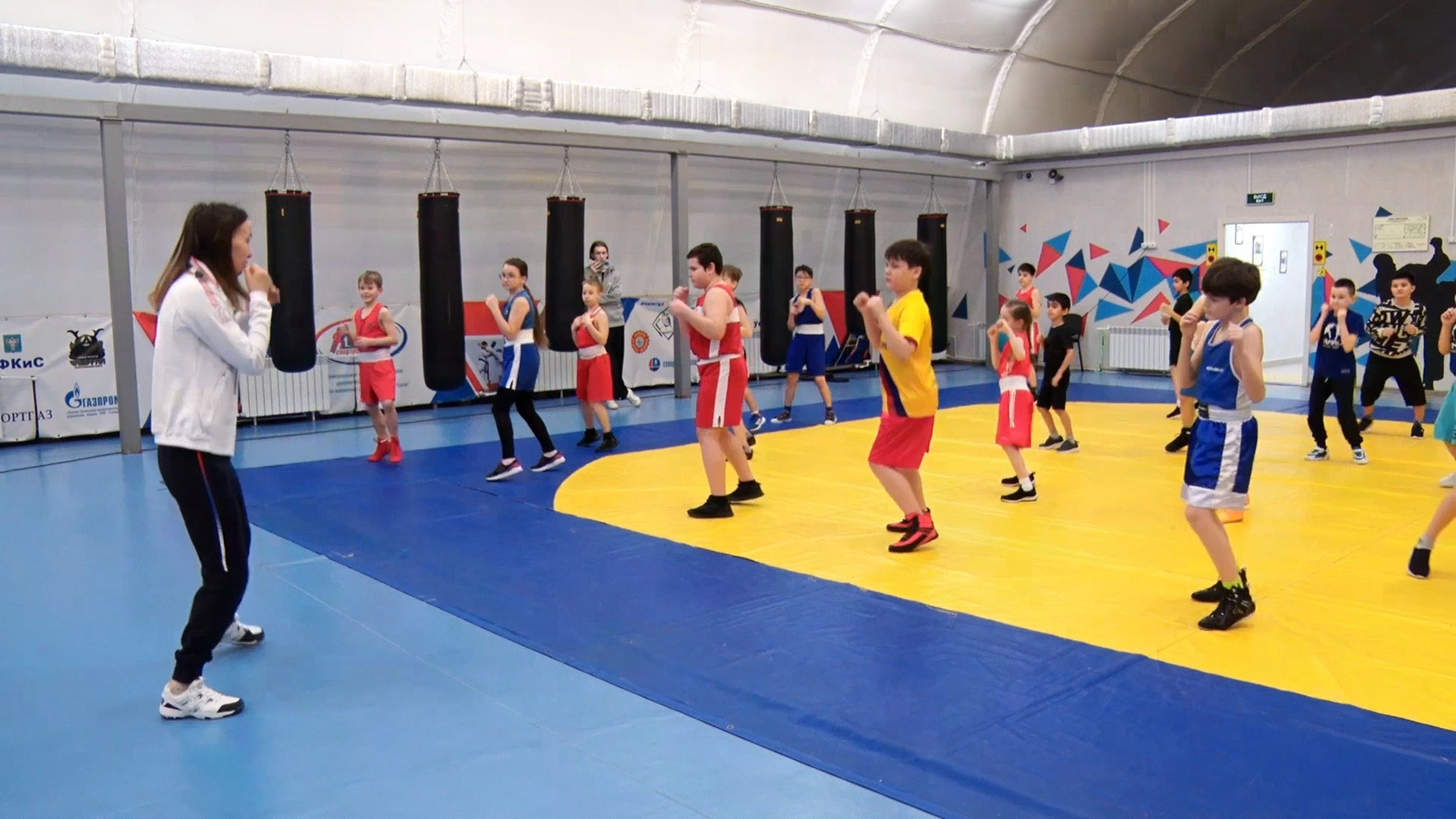 Спортивные школы контакты. Боксер провел.