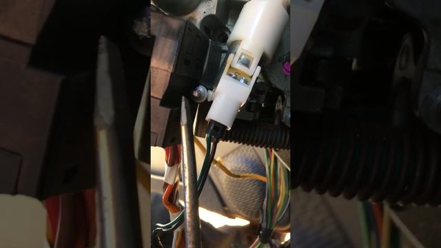 Chevrolet blazer 1997 ignition switch removal Part 1 смотреть онлайн