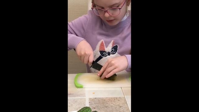Готовим вкусный салатик ОЛИВЬЕ!