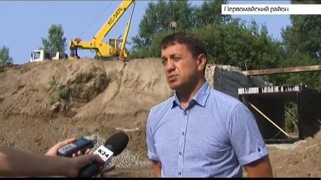 На подъезде к селу Жилино устанавливают новую водопропускную трубу смотреть онлайн